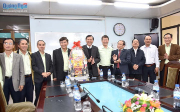 Lãnh đạo tỉnh thăm, chúc Tết Công ty cổ phần Đường Quảng Ngãi