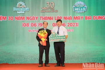 Quảng Ngãi: Trao tặng 200 triệu đồng xây nhà đại đoàn kết cho người nghèo