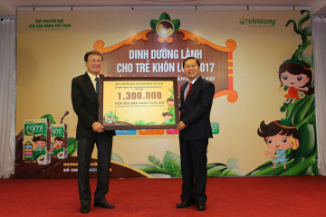 Vinasoy trao tặng 1,3 triệu suất sữa cho trẻ em tiểu học