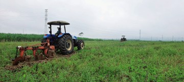 Xí nghiệp Cơ giới nông nghiệp An Khê tổ chức ra quân cày trồng mía niên vụ mới
